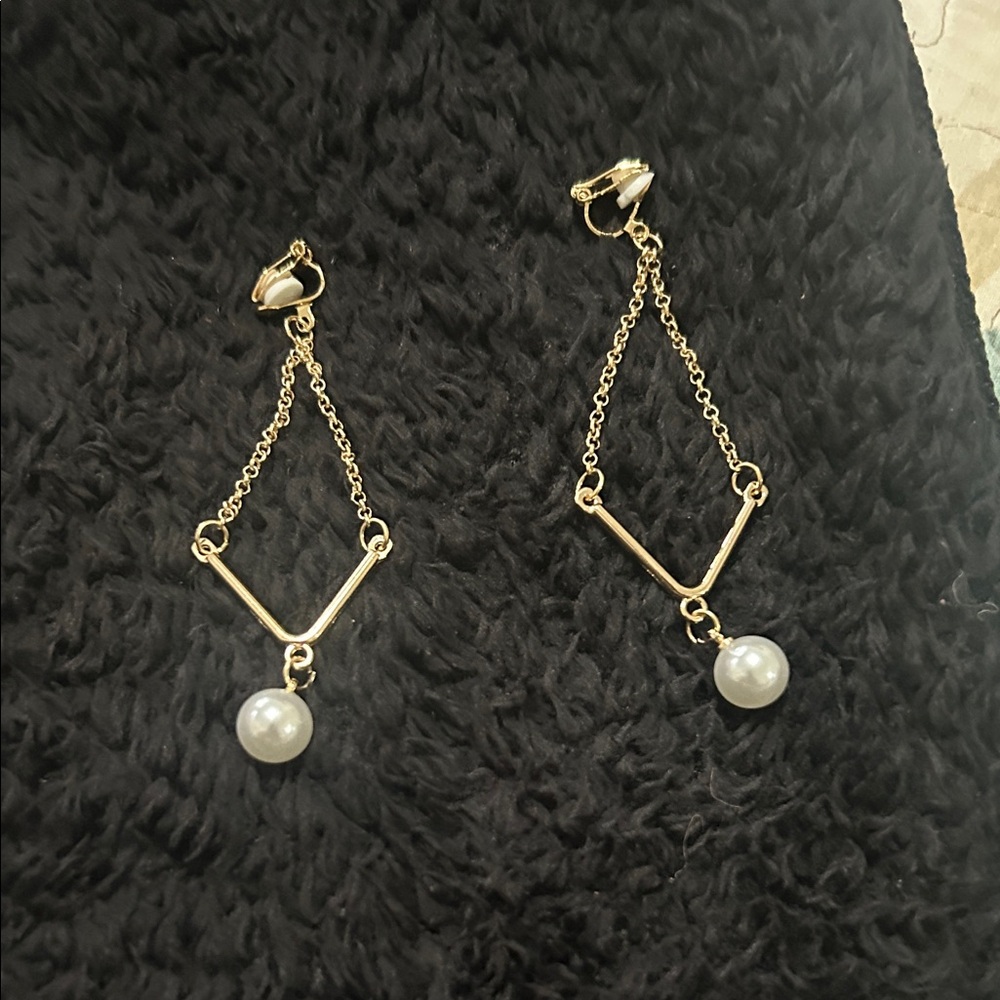 Elegant Gold and Pearl Drop Earrings